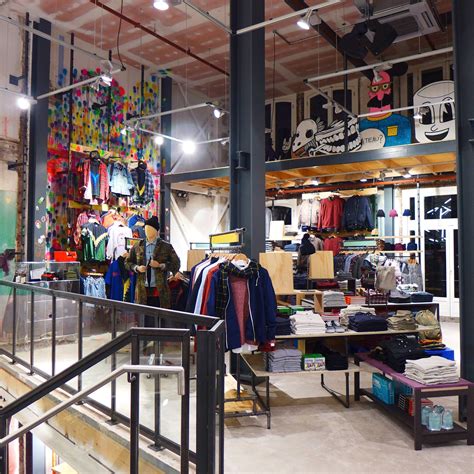 urban outfitters amsterdam e-mail